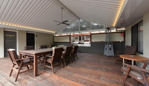 Villa Complex (Two-Bedroom Villa, One-Bedroom Apartment and Queen Room)