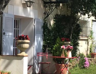 One-Bedroom Apartment - Garden Level