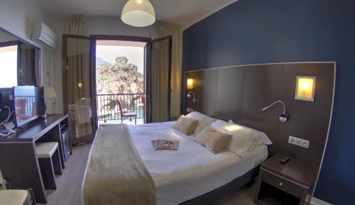 Double or Twin Room with Balcony and Sea View