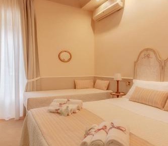 Quadruple Room with Private Bathroom