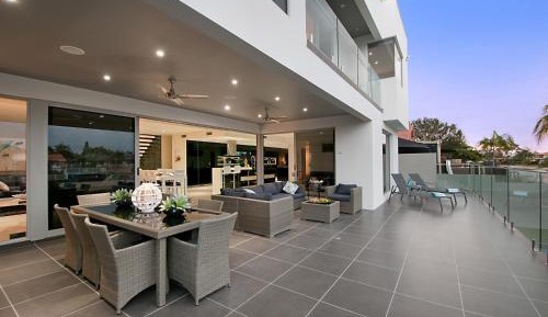 Seven-Bedroom Holiday Home