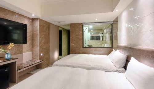 Quadruple Room with Street View