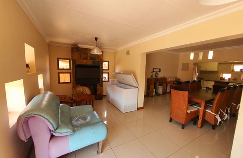 Mahikeng Hotel | Double Room in One of The Select Guesthouses in Mahikeng