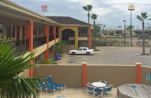 Edinburg Hotel | Texas Inn and Suites City Center at University Dr.