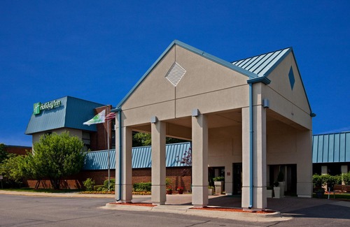 Thurston Hotel | DoubleTree by Hilton Ann Arbor North
