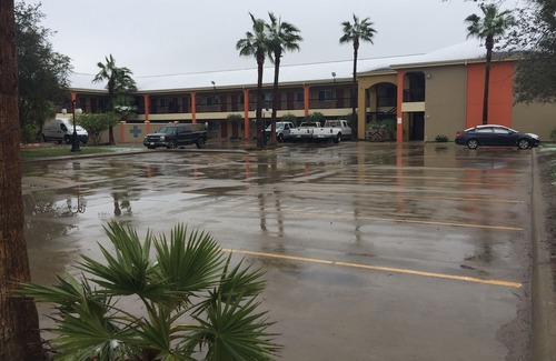 Edinburg Hotel | Texas Inn and Suites City Center at University Dr.