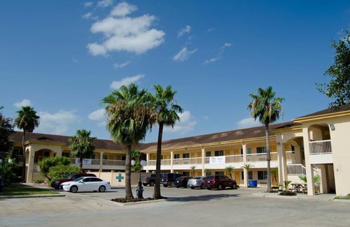 Edinburg Hotel | Texas Inn and Suites City Center at University Dr.
