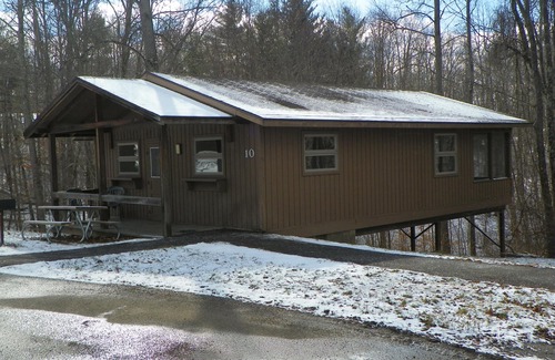 Glouster Hotel | Burr Oak Lodge and Conference Center