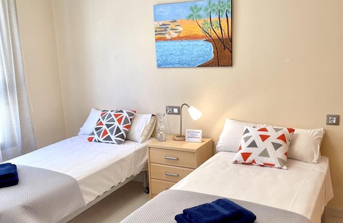 La Pineda Apartment | MALDIVAS III NEXT TO THE BEACH WITH SWIMMING POOL AND HEATED