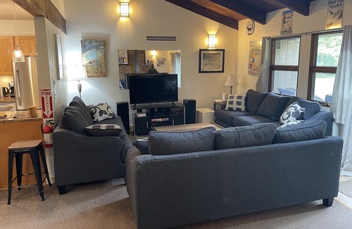 Killington Ski Chalet | Killington Chalet - Ideal Location, Hot Tub, Commercial Boot/Glove Dryer