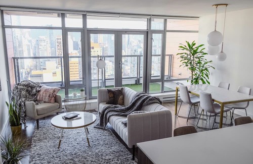 Downtown Vancouver Condo | Penthouse condo located 5 minutes from the seawall