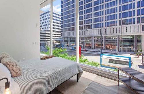 Downtown Kansas City Apartment | ☆ Modern, Spacious, Cozy Downtown KC ☆