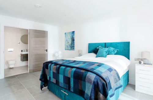 Newquay City Centre Apartment | 28 Cliff Edge - an apartment that sleeps 3 guests in 1 bedroom