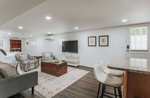 Jefferson Park Avenue Apartment | Cavalier Cocoon: Studio + Walk to uva Grounds