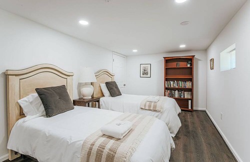 Jefferson Park Avenue Apartment | Cavalier Cocoon: Studio + Walk to uva Grounds