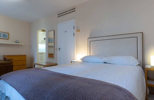 Gibraltar Apartment | Eutotowers Suite-hosted by Sweetstay