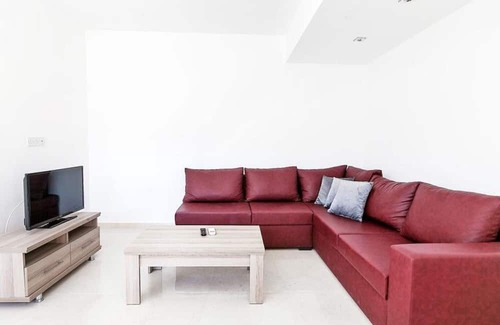 Zeytinlik Apartment | Flat w Pool and Balcony 4 min to Beach in Kyrenia