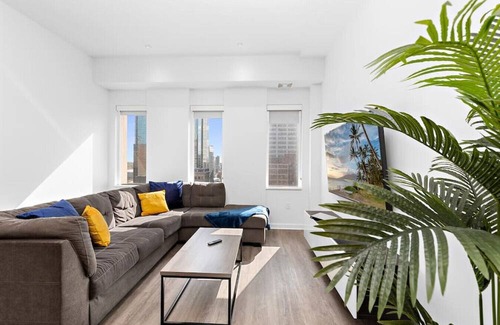 Downtown Kansas City Apartment | ! King Bed ! Downtown Highrise!