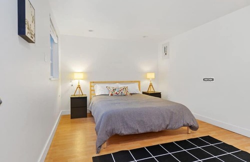 Grandview-Woodland Apartment | Cozy and Calm: Modern Studio with Private Entrance