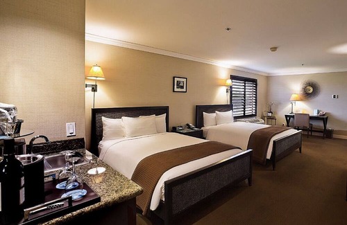 Cupertino House | Authentic California Experience! Onsite Pool, Free Breakfast and Parking