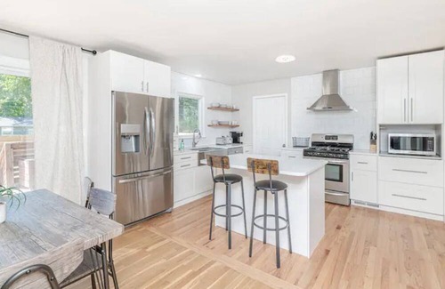 Columbia House | Remodeled and centrally located home in Columbia