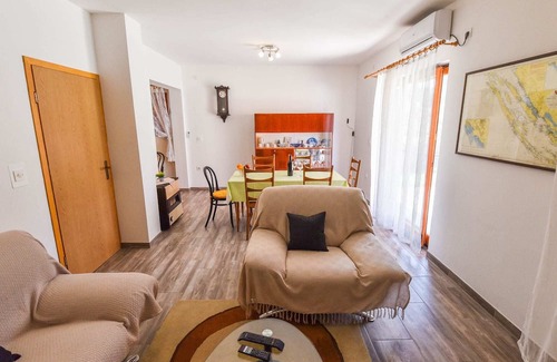 Iz House | Serene Holiday Home in Veli Iž with Fenced Garden