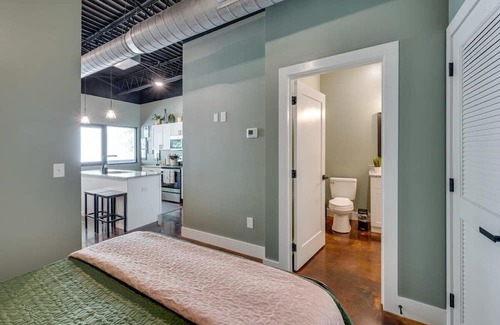 Nashville Apartment | NEW Studio with 2 Queen Beds 7 mins to Broadway!