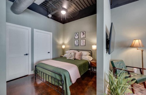 Nashville Apartment | NEW Studio with 2 Queen Beds 7 mins to Broadway!