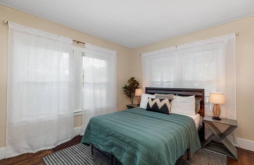 College Heights Apartment | Recently Remodeled and Sunlit Apartment Near EMU and UM