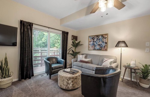 Ypsilanti Apartment | Renovated Modern Pet Friendly Unit near EMU Campus