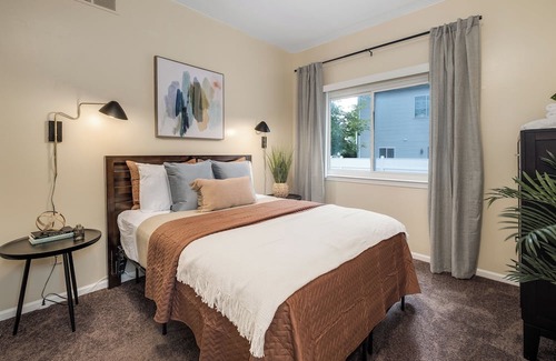 Ypsilanti Apartment | Renovated Modern Pet Friendly Unit near EMU Campus