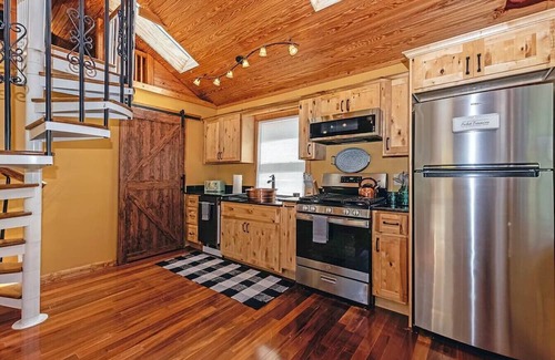 Homosassa Cabin | A/C, Firepit, Grill, Pet Friendly