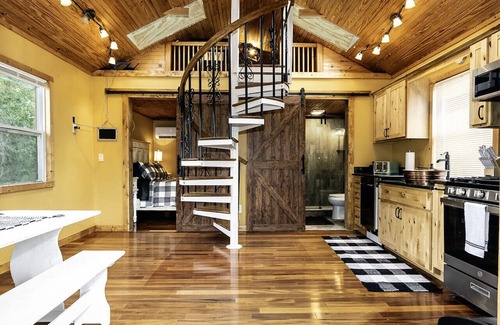 Homosassa Cabin | A/C, Firepit, Grill, Pet Friendly
