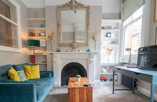 Bath Apartment | WiFi | Near Major Attractions
