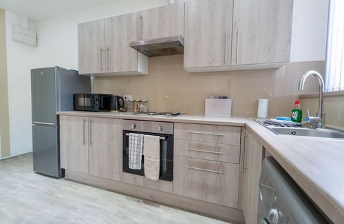 Newport Apartment | Stylish and spacious 1Br apartment