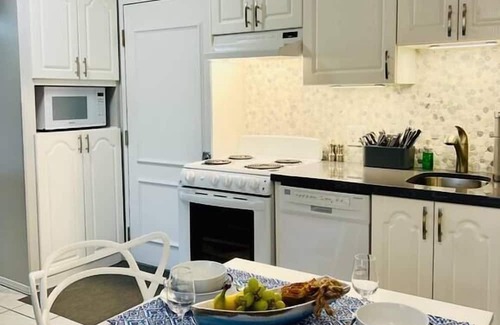 Magog Apartment | Merry Sud Suite-Condo with Indoor Pool and Spa