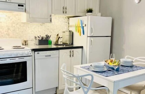 Magog Apartment | Merry Sud Suite-Condo with Indoor Pool and Spa