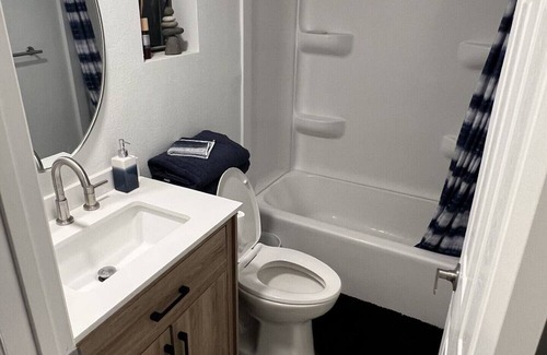 Holiday Shores House | Newly remodeled home by the river with w/ additional studio, 3 mi from Casinos!