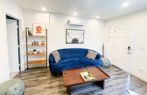 Ladera Heights House | Modern House by the pool - MK4-WIN