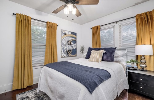 College Heights Apartment | Renovated Modern Unit| Walk to EMU | Short drive to UM and UM Hospital | Pets OK