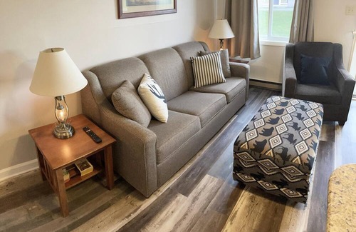 Snowshoe Condo | ML 104 – Delightful Ski-In/Out 2BR, Slope View, Deck, A/C
