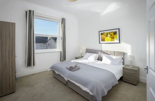 Lytham St. Anne's House | Lytham Place - Exceptionally spacious, central apartment in Lytham St Annes