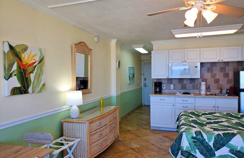 Lenox Park Condo | Your Slice of Paradise! Spectacular Views of Ocean, Beach, City on 8th Floor-Smart TV-DVD-FREE WIFI!