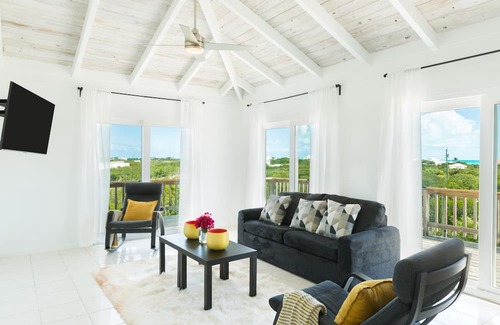 Long Bay Hills House | Villa DelEvan 4F - 12 min. walk from the pristine Long Bay Beach,