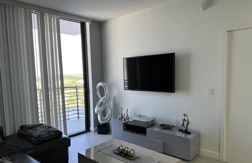 Doral Apartment | Amazing Apartment Downtown Doral *Super Clean* New Listing* Close to Everything