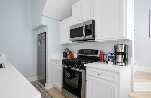 North Charleston House | Bird Song : Recently Renovated in Mixson!