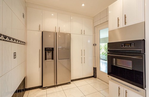 Ponton Villa | Large Villa w/Private Pool! Great Location + FREE Utilities