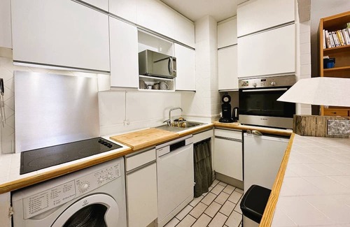 Toulon - Hyeres Apartment | Apartment for 4 people facing the port - Hyères Port