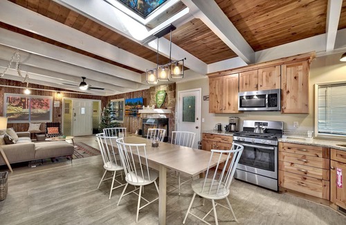 Pioneer Trail House | Kulow Comfy Cabin 3BR, 2BA
