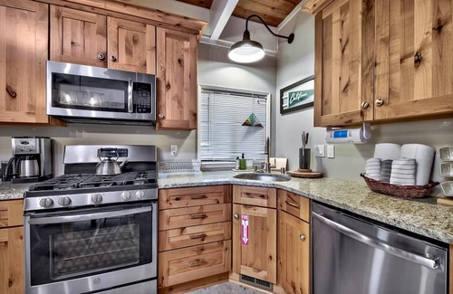 Pioneer Trail House | Kulow Comfy Cabin 3BR, 2BA